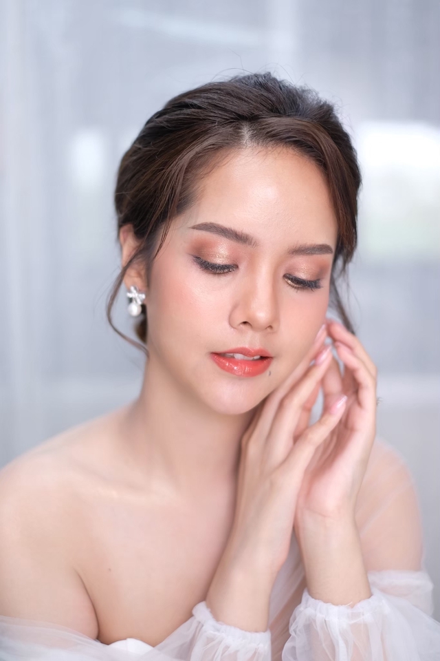 ช่างแต่งหน้าเจ้าสาว แต่งหน้ารับปริญญา สวยหวาน รับแต่งหน้า ทำผมเจ้าสาว