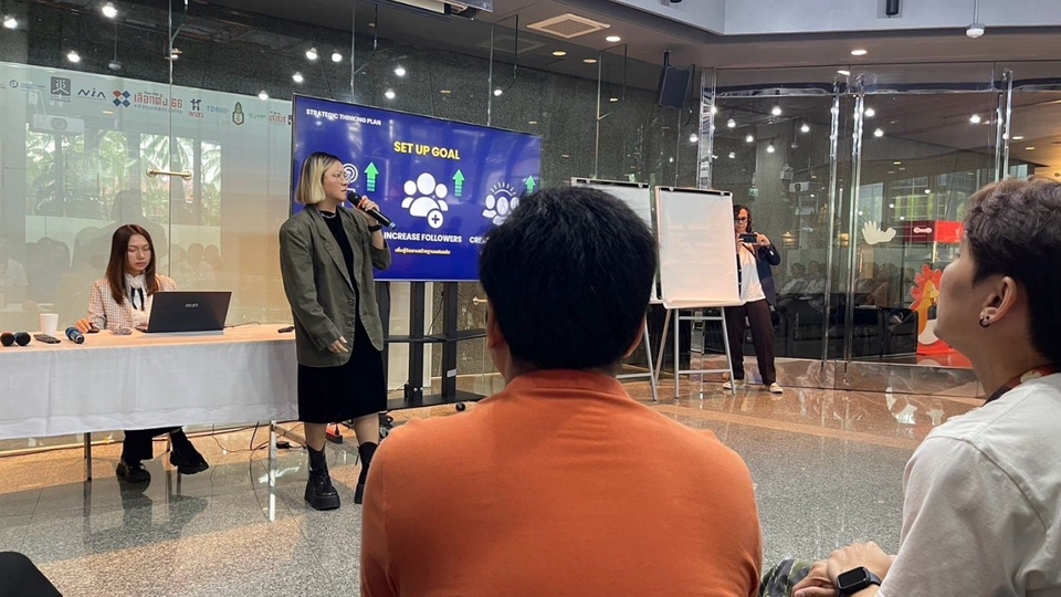 ผู้ช่วยวิทยากร Workshop ให้กับทีมงาน Thai PBS ในหัวข้อ Digital Marketing กับสื่อ TV