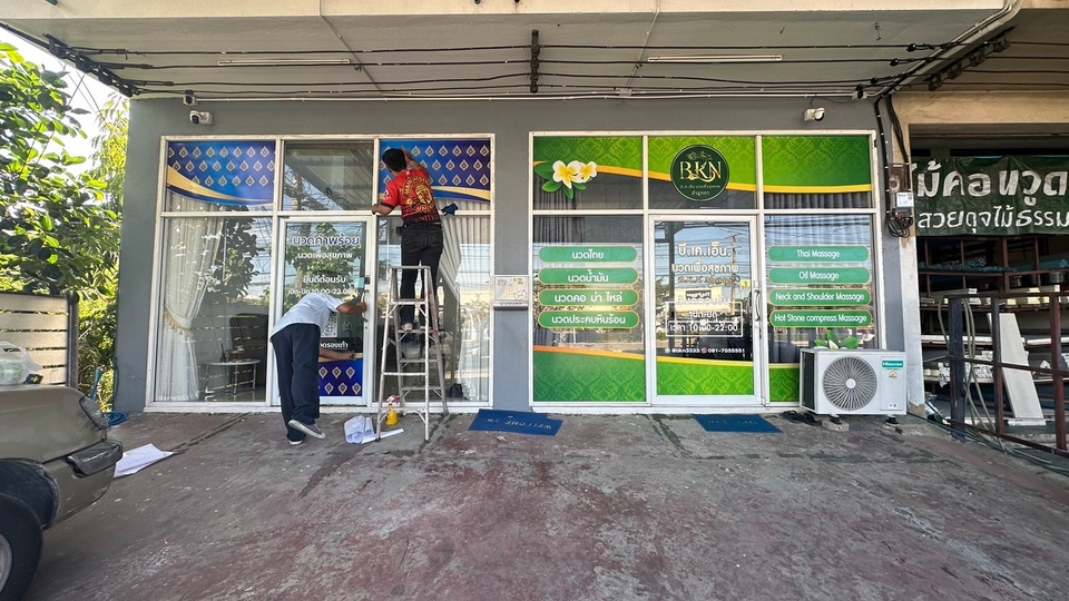 ออกแบบสติ๊กเกอร์หน้าร้านสปา