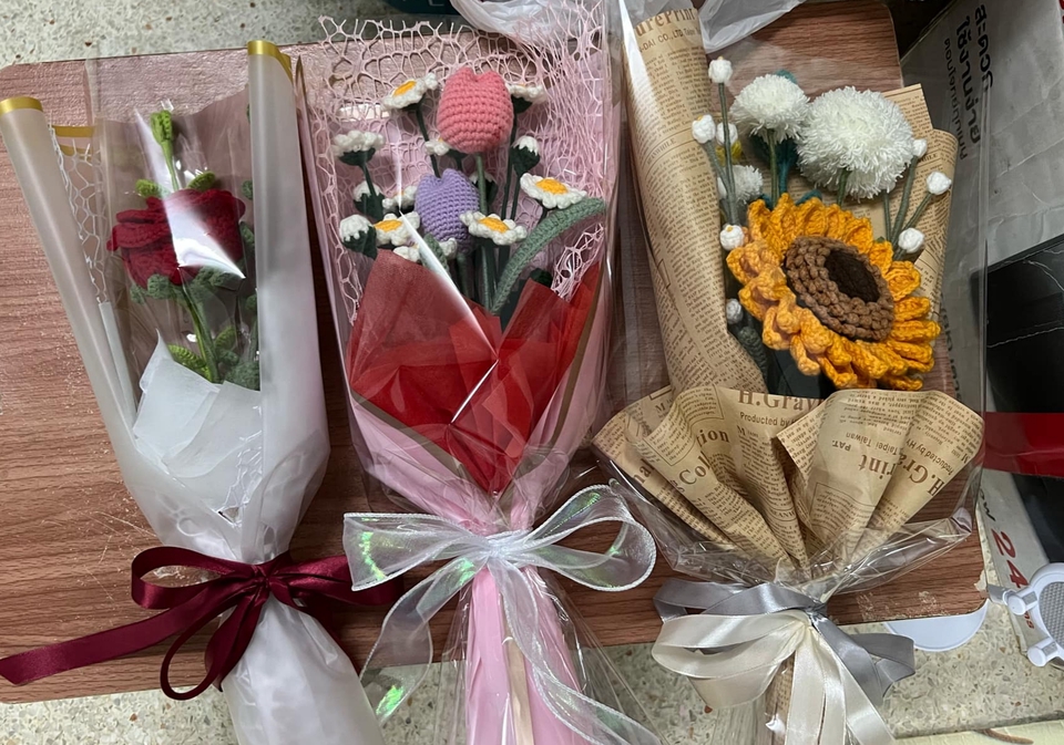 รับจัดดอกไม้ - ช่อดอกไม้ โครเชต์ จากไหมพรม - 4