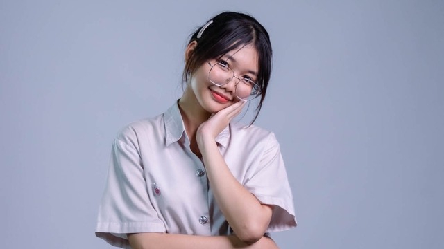 ถ่ายรูปโปรไฟล์พื้นหลังขาว