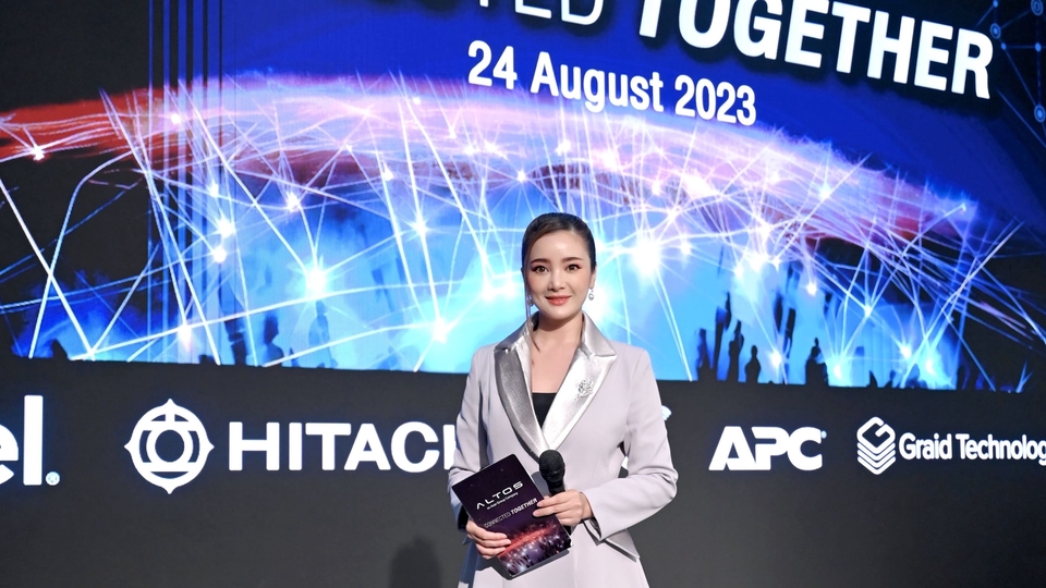 พิธีกรงานแต่งงานมืออาชีพ รับจ้างพิธีกร MC งานอีเว้นท์