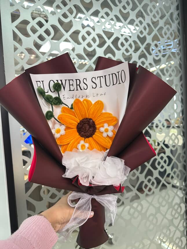 รับจัดดอกไม้ช่อดอกทานตะวัน ดอกไม้ปลอมสวยงาม