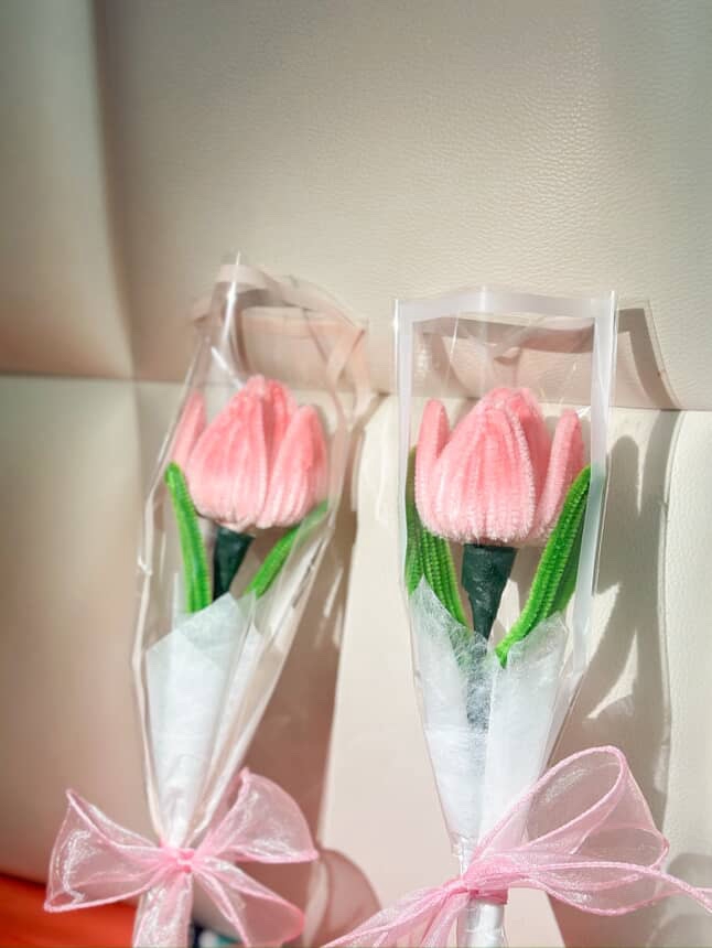 รับจัดดอกไม้ช่อเล็กกุหลาบสีชมพู