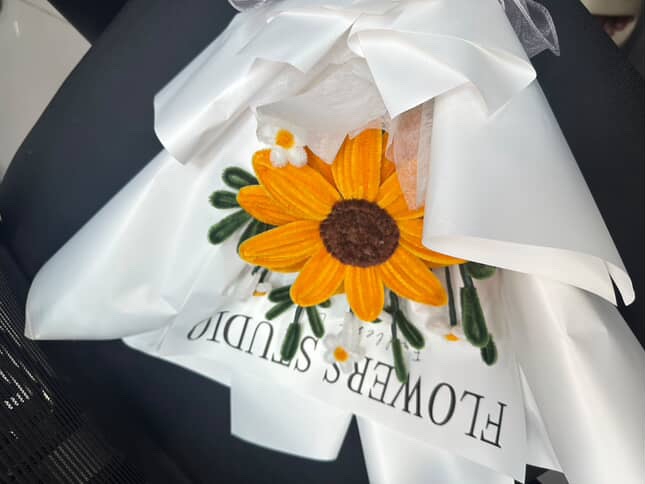 รับจัดดอกไม้ช่อดอกทานตะวันสวยงาม Flower Studio