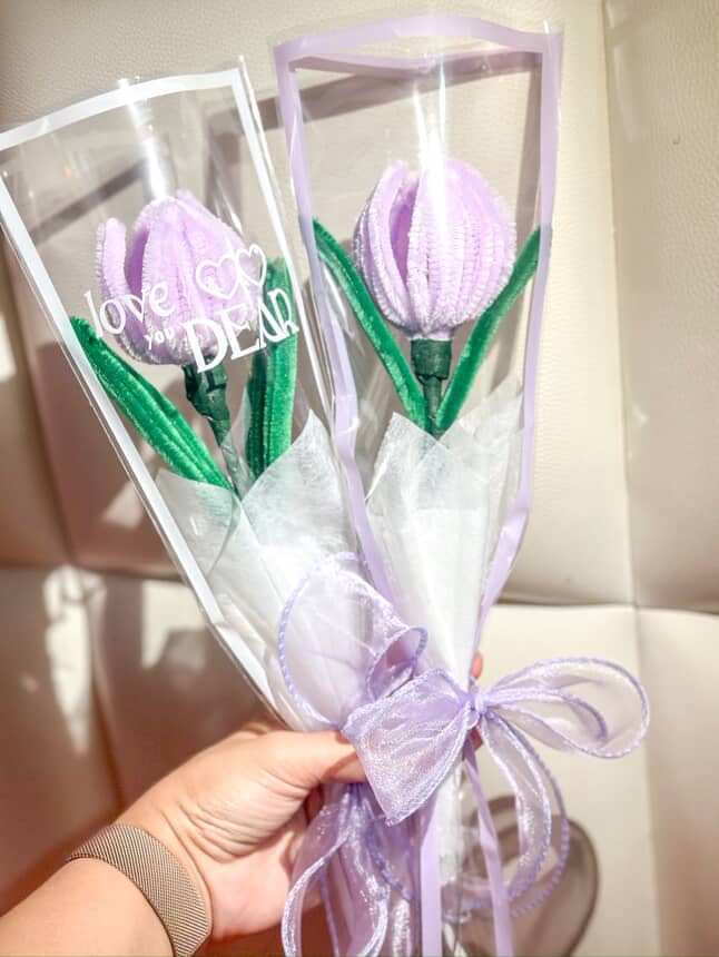 รับจัดดอกไม้ช่อเล็กน่ารัก ดอกทิวลิปผ้ากำมะหยี่สีม่วงอ่อน จัดดอกไม้ส่งถึงที่