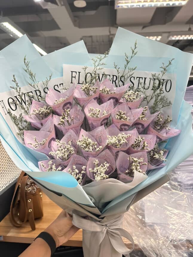 รับจัดดอกไม้เงินสดสวยหรู งานแต่งงาน