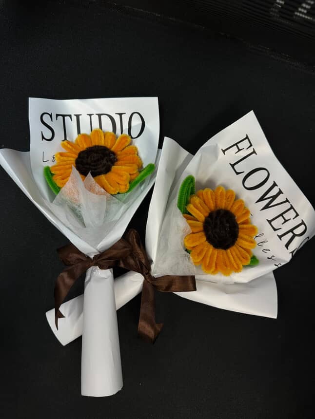 รับจัดดอกไม้ช่อเล็กดอกทานตะวัน ดอกไม้ปลอมสวยงาม