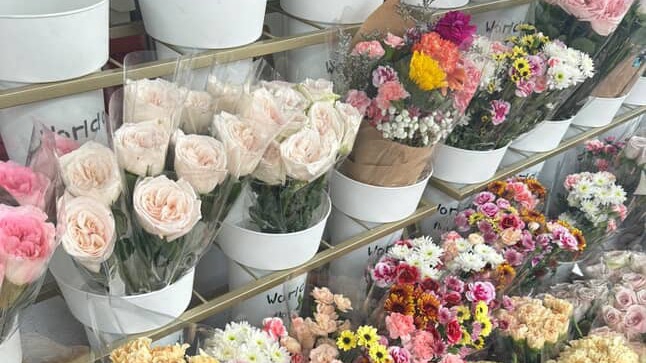 รับจัดดอกไม้สวยหลากสีสัน ช่อดอกไม้สวยงาม