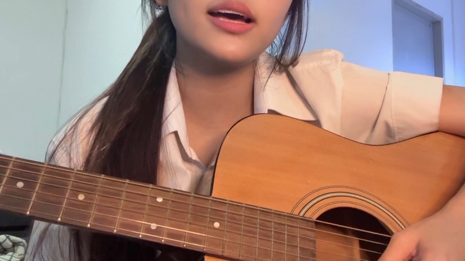ร้องเพลงcover ลงบนแพลตฟอร์มโซเชียลมีเดียต่างๆ