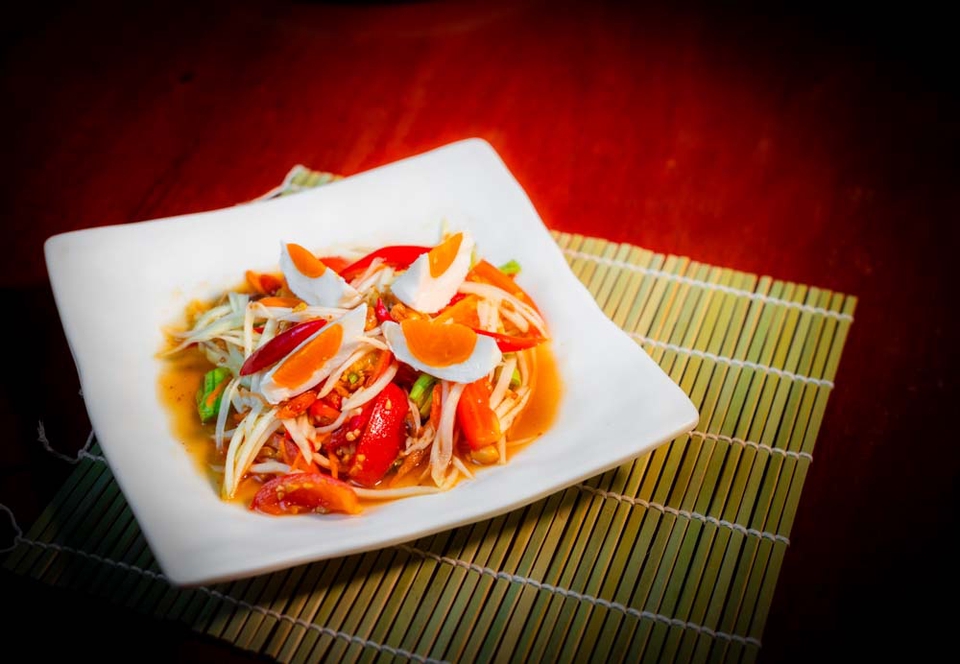 รับถ่ายภาพอาหารไทย ส้มตำไข่ต้ม ช่างภาพฟรีแลนซ์