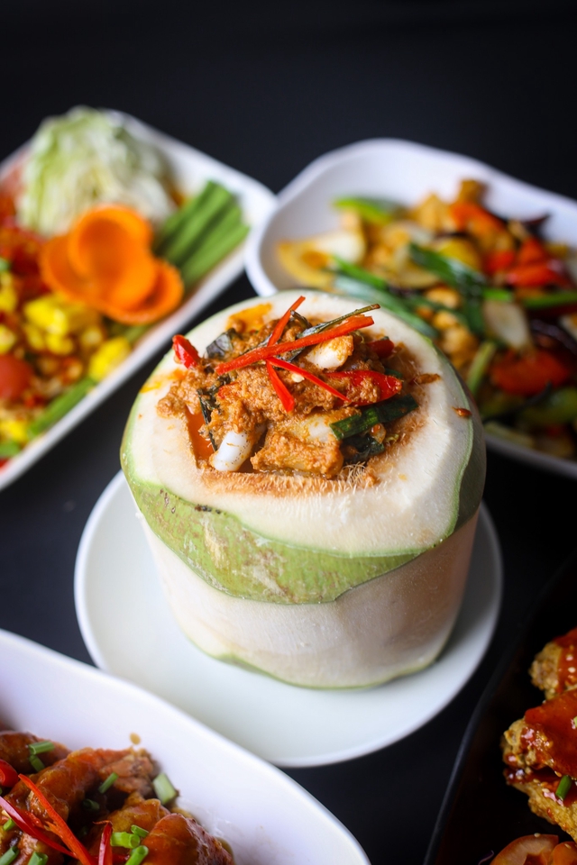 รับถ่ายภาพอาหารไทย อาหารทะเลในมะพร้าว ช่างภาพฟรีแลนซ์