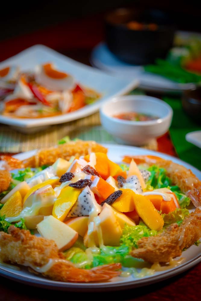 รับถ่ายภาพอาหารน่าทาน อาหารไทย กุ้งทอด ผลไม้ สไตล์ไทย ภาพอาหารสวยๆ