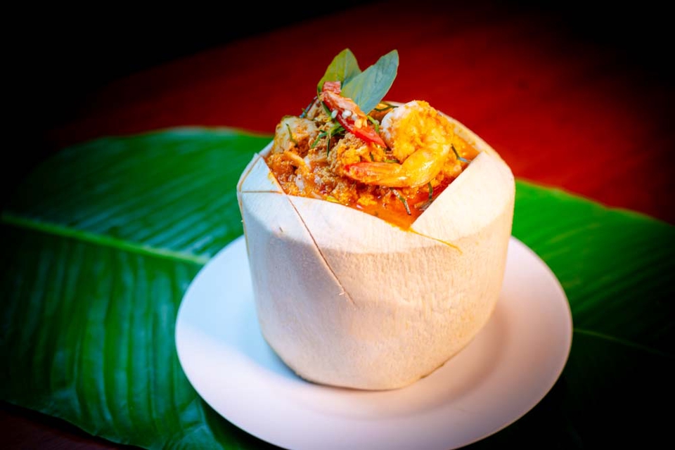 รับถ่ายภาพอาหารไทย อาหารทะเล กุ้งในมะพร้าว ช่างภาพฟรีแลนซ์