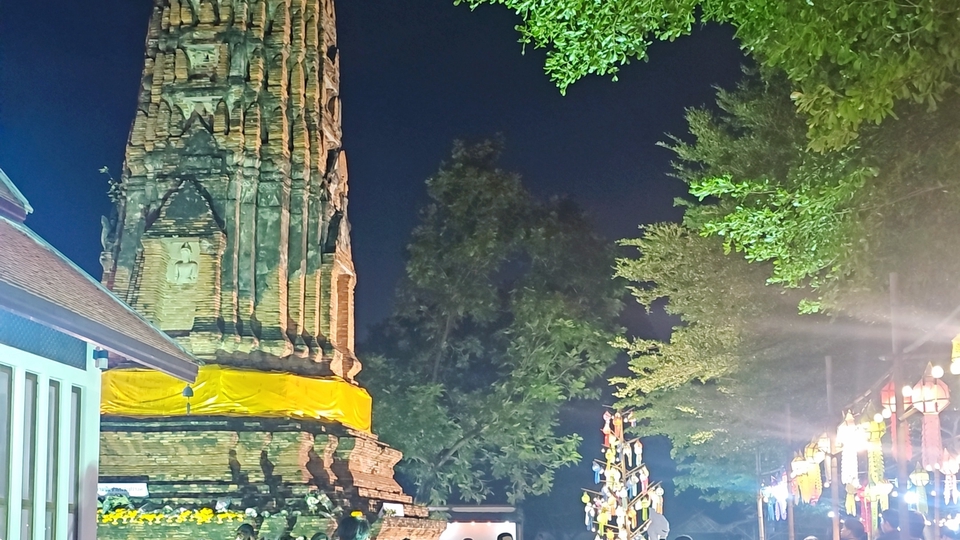 รับจ้างมู ทำบุญตักบาตร ยามค่ำคืนที่วัด โคมไฟสวยงาม สะเดาะเคราะห์แก้ปีชง