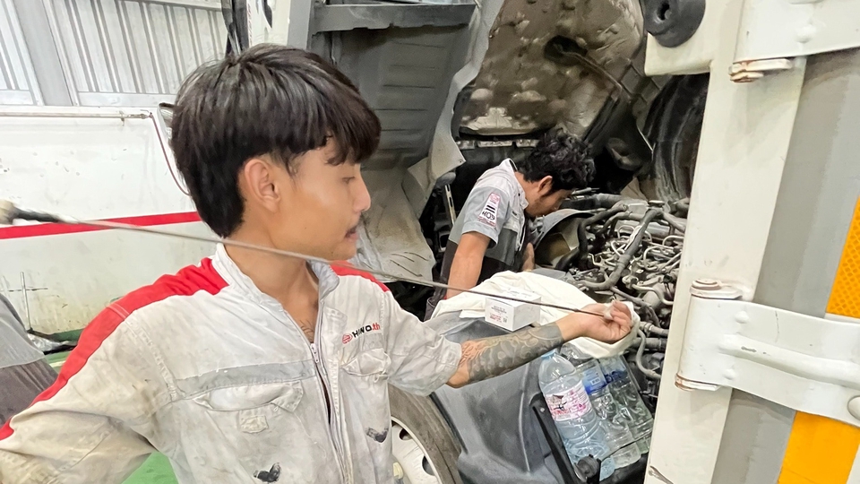 ซ่อม เซอร์วิส เปลี่ยนถ่าย รถบรรทุก สิบล้อ หัวลาก