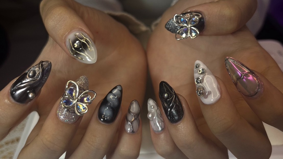 งานเล็บสวยๆ ทำงานละเอียดทุกขั้นตอน บริการโดย ช่างทำเล็บ มืออาชีพ มาตรฐานวิชาชีพระดับ4