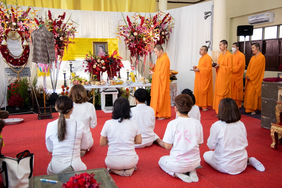 ภาพงานพิธี สวดพระอภิธรรม ญาติโยมและพระสงฆ์ ร่วมพิธี รับถ่ายภาพงานศพ ช่างภาพงานฌาปนกิจ