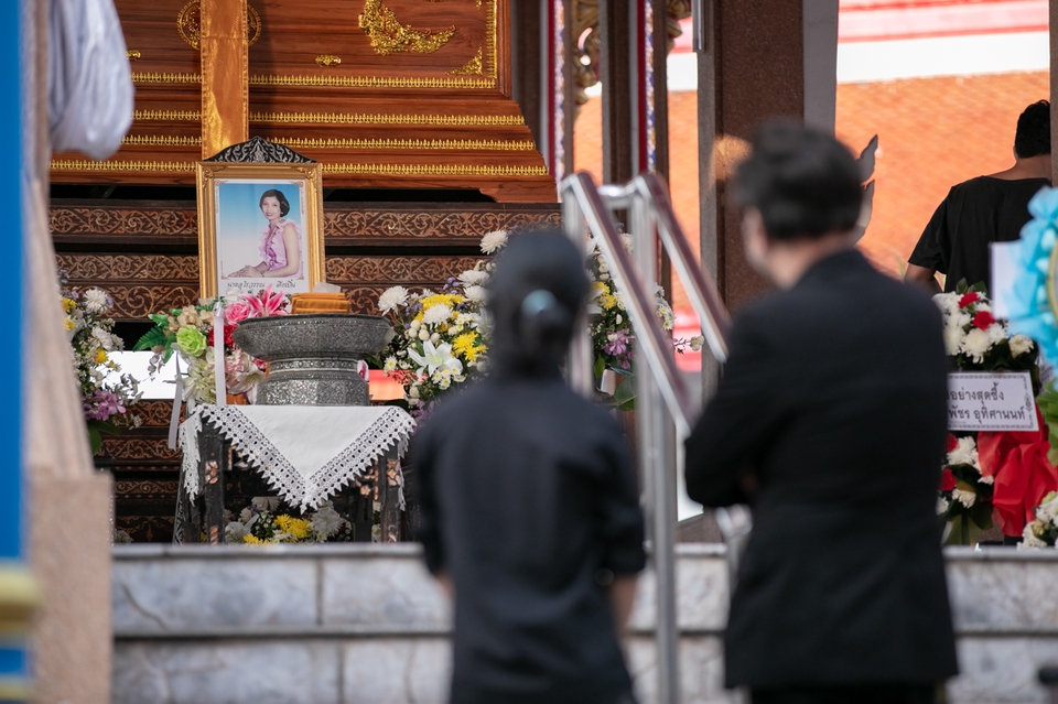 ช่างภาพงานศพ ถ่ายทอดความทรงจำและความอาลัย ณ สถานที่จัดพิธี