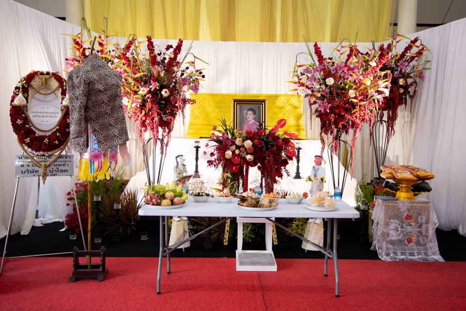 รับถ่ายภาพงานศพ จัดดอกไม้ ชุดสำหรับแขก วางพวงหรีด ช่างภาพงานฌาปนกิจ