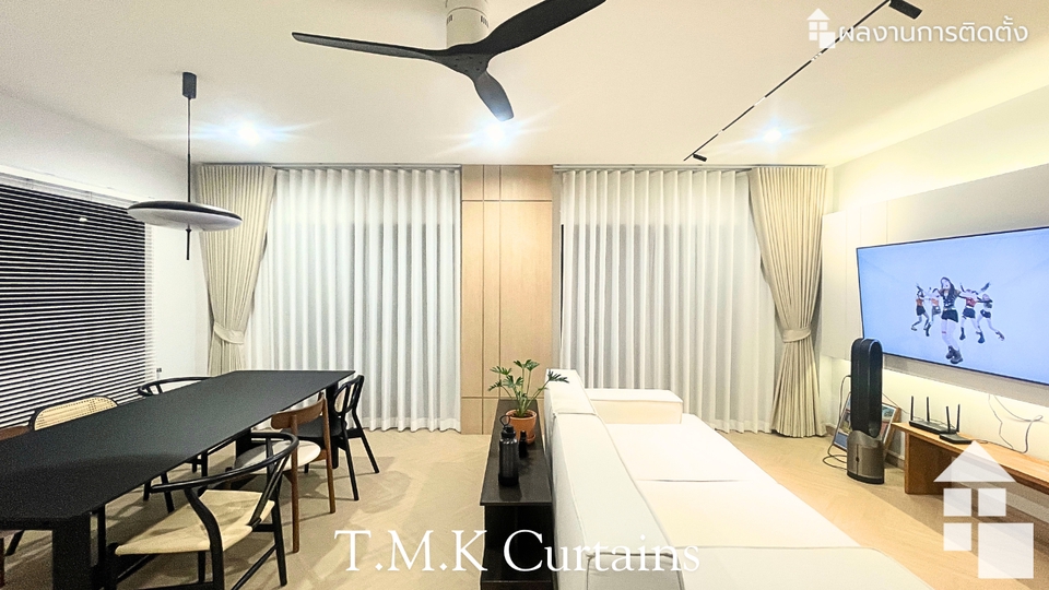 ม่านลอนรางเทปสีครีม
มู่ลี่ไม้ขนาด 35 มิล สีขาว
พร้อมเชือกสีดำ
หน้างาน บ้านกลางเมือง