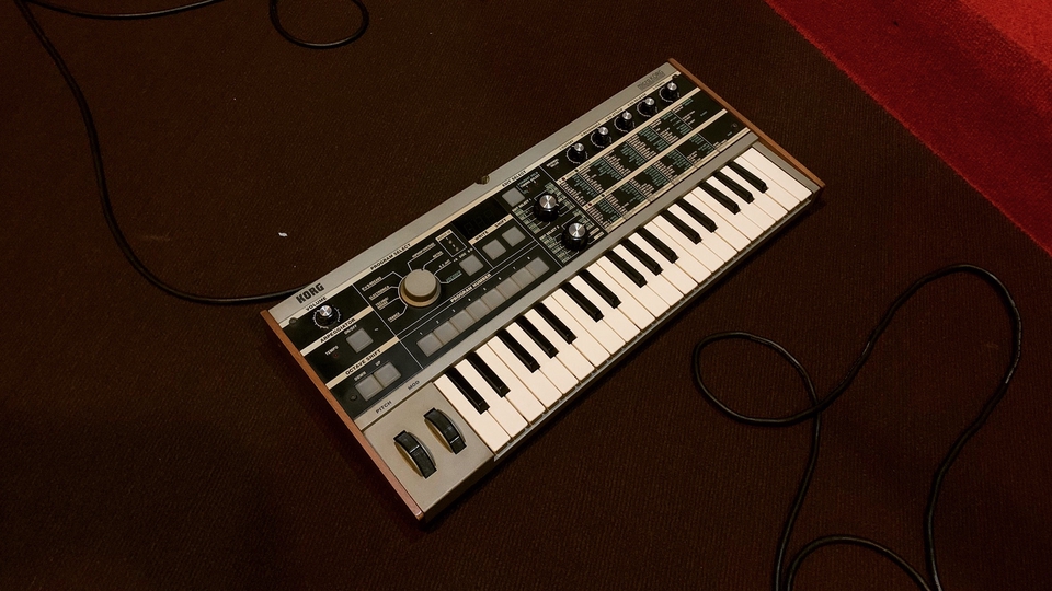 รับทำเพลงประกอบภาพยนตร์ ทำดนตรีประกอบ มิกซ์เพลง ตัดต่อเสียง Korg Minilogue