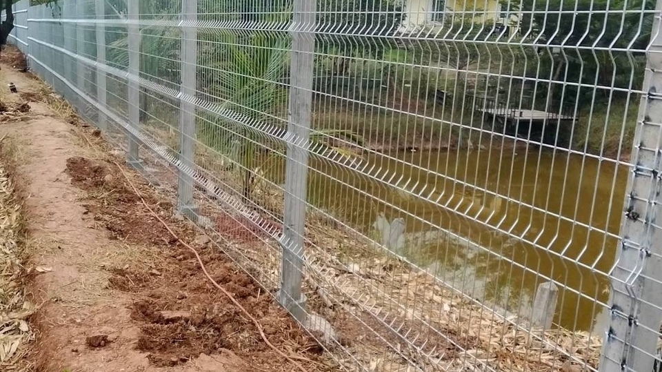 รับเหมาติดตั้งรั้วเหล็ก งานก่อสร้าง