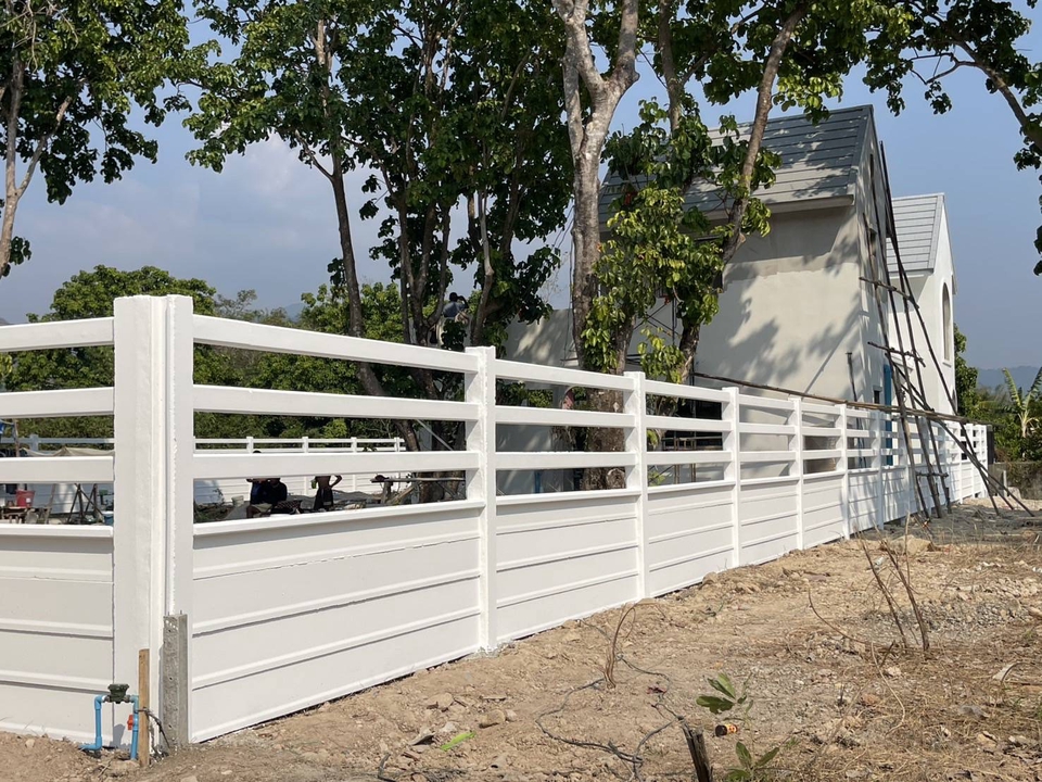 รับเหมาก่อสร้างรั้วบ้านสวย สไตล์โมเดิร์น วัสดุคุณภาพสูง