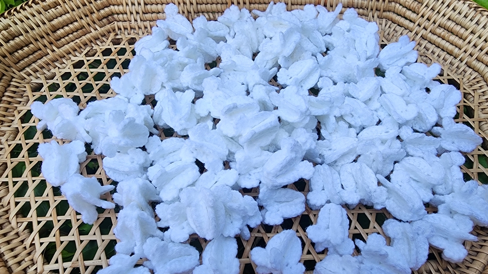 ดอกรักงานถักไหมพรม 