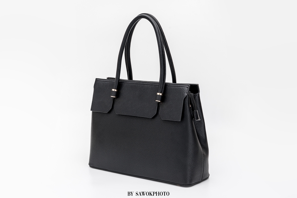 รับถ่ายภาพสินค้า กระเป๋าถือสีดำสวยหรู ช่างภาพสินค้า ถ่ายภาพโปรดักส์