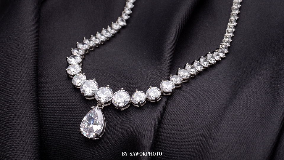 ช่างภาพ รับถ่ายภาพเครื่องประดับเพชรหรู ถ่ายภาพสินค้าสวยคมชัด