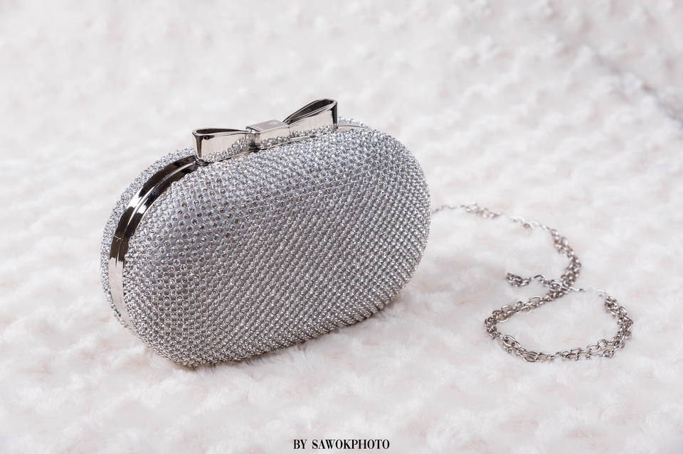 ช่างภาพรับถ่ายภาพสินค้าหรูหรา กระเป๋าคริสตัล