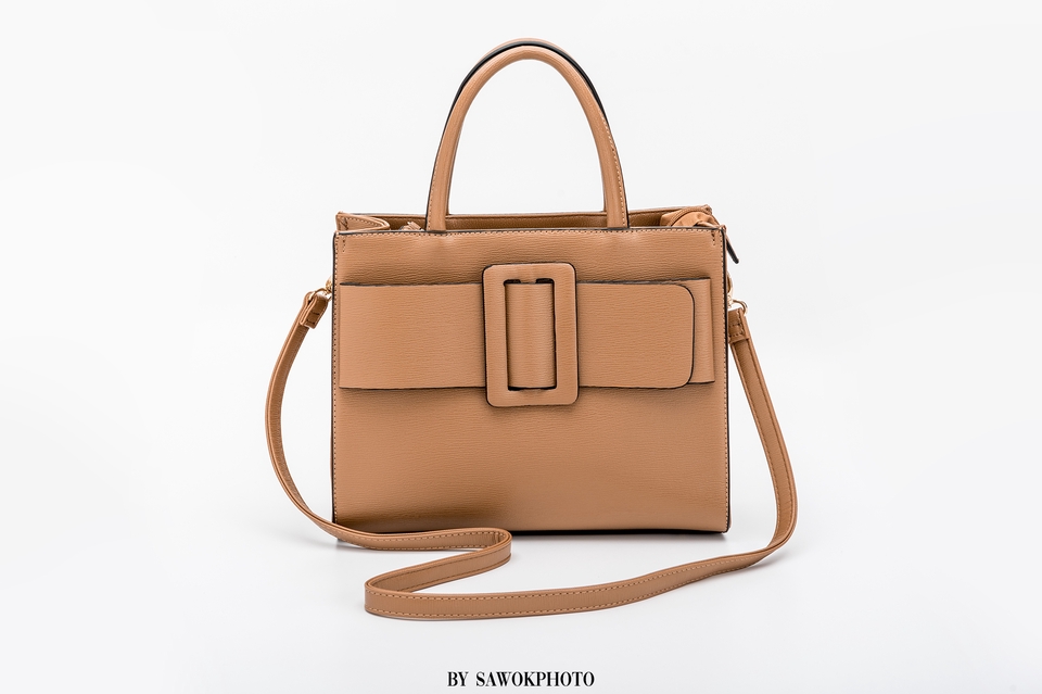ช่างภาพ รับถ่ายภาพสินค้า กระเป๋าสีน้ำตาลอ่อน