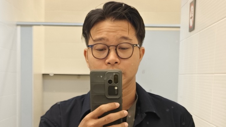 สตาฟดูระบบลงทะเบียน ด้วยตู้ Kios งานเปิดโกดงกลูต้า