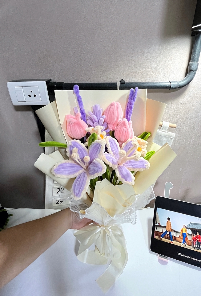 รับจัดดอกไม้สวยๆ ช่อดอกไม้ประดิษฐ์สีหวาน สำหรับมอบให้คนพิเศษ ดอกไม้สวยๆ ราคาไม่แพงดอกไม้ประดิษฐ์.