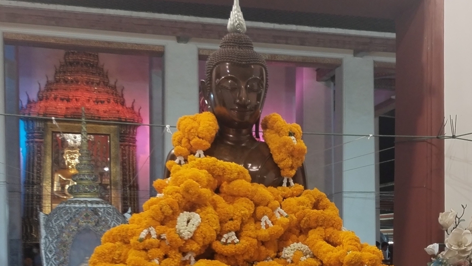 ถวายพวงมาลัย​ 99พวง