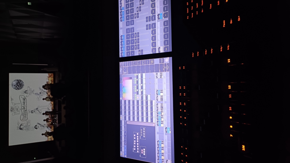 Sound Engineer - Stage lighting operator/designer - 3