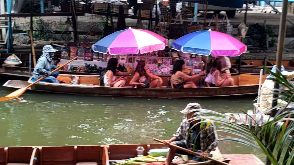 สวัสดีครับ ชื่อhongครับ เป็นมัคคุเทศก์พาคนจีนมา10กว่าปี ขับรถนำเที่ยว กทม ตจวได้ครับ