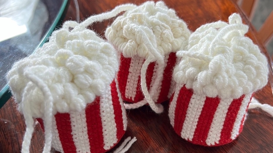 รับทำของขวัญแฮนเมด เหมาะเป็นของขวัญวาเลนไทน์หรือของขวัญวันเกิด สั่งทำของขวัญ diy งานฝีมือ โครเชต์