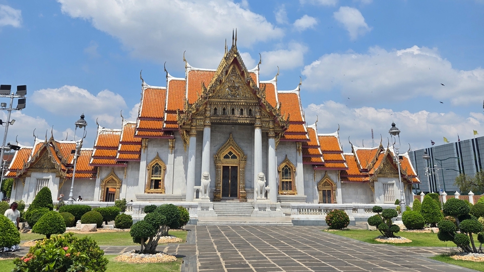 รับจ้างไหว้พระ ทำบุญ แก้บน  ในกรณีติดงาน ไม่ว่าง ให้ไปทำธุระแทนได้