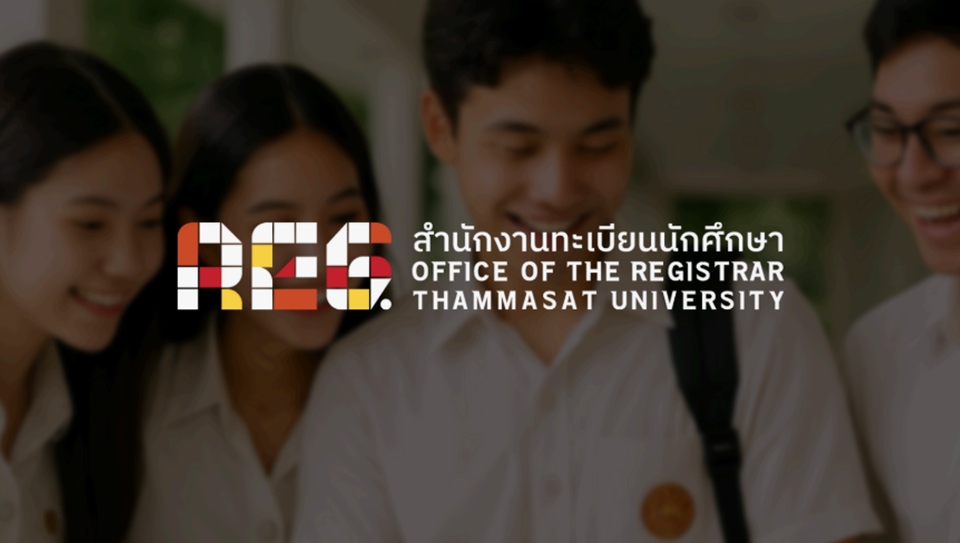 ออกแบบ CI พร้อมโลโก้ REG และนักศึกษาไทยหลายคน กำลังดูบางอย่างที่น่าสนใจ รับทำ CI, ออกแบบ Corporate Identity, สร้าง brand identity สำหรับมหาวิทยาลัย ธีมการศึกษา, อัตลักษณ์องค์กร, ออกแบบ CI Brand