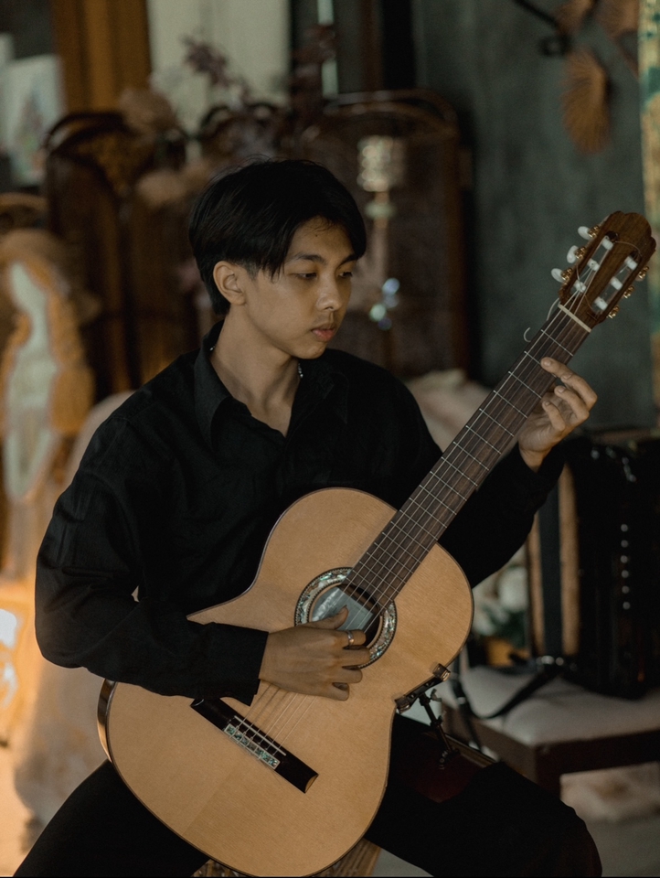 จ้างนักดนตรีคลาสสิกเล่นกีตาร์คลาสสิก