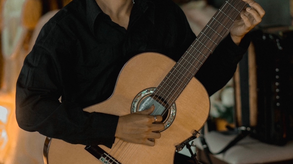 งานเล่นดนตรีบรรเลงและขับร้อง(2-3 คน)