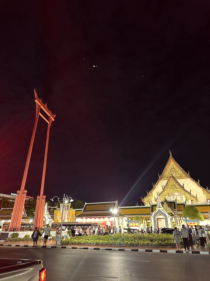 เพื่อนพาเที่ยว คนนำเที่ยว - พาเที่ยว พากิน ย่านเยาวราช ราชดำเนิน สนามหลวง เสาชิงช้า - 10