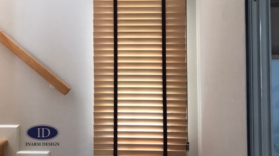 มู่ลี่ไม้โถงบันได