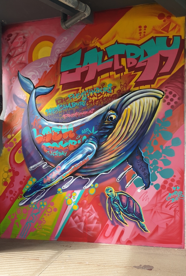 รับเพ้นท์ผนัง3มิติภาพวาฬสีสันสดใสสวยงาม