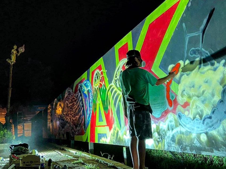 รับจ้างเพ้นท์ผนังศิลปะแนวสตรีทอาร์ทกลางคืน