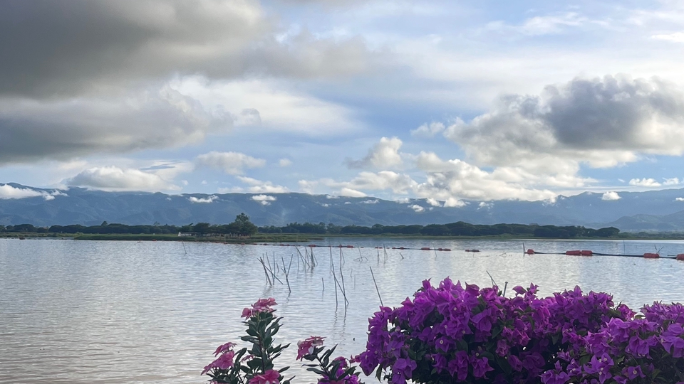 วิวกว๊านพะเยา กับบรรยากาศฟ้าหลังฝน