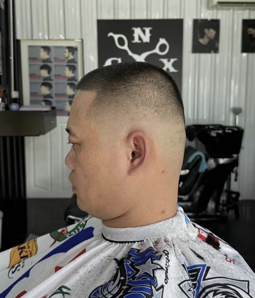 ตัดผมนอกสถานที่ ช่างตัดผมให้บริการตัดผมชาย ทรงผมทหารเรือเนียบกริบ พร้อมบริการตัดผมถึงบ้าน สะดวกสบาย