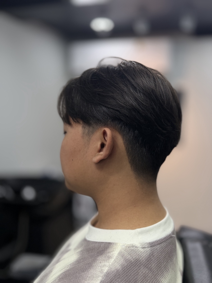 บริการตัดผมที่บ้าน ตัดผมทรงทุยสั้นสวยๆ ช่างตัดผมนอกสถานที่ รับตัดผมนอกสถานที่ ราคาดี